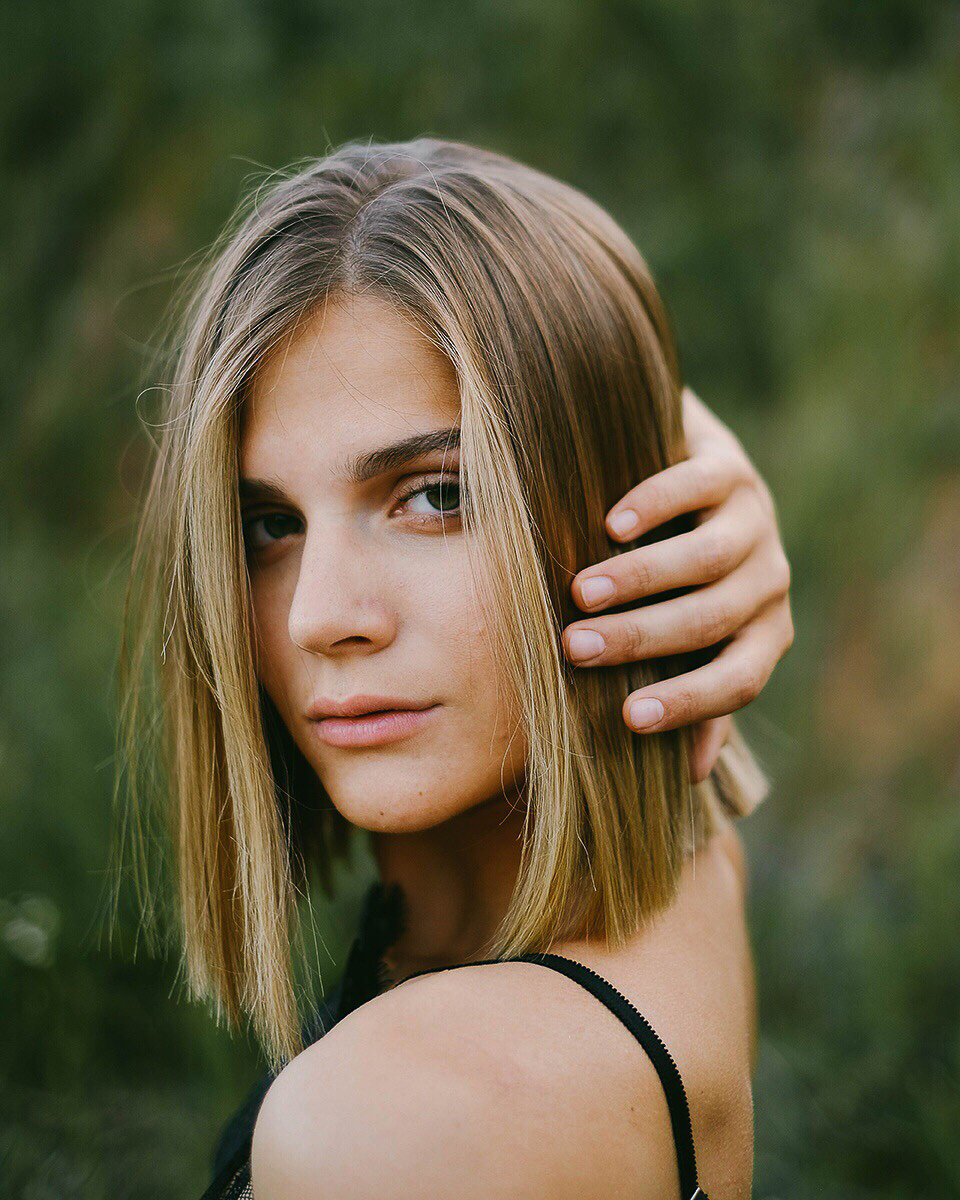 Кастинг в шоу “Танцы” на ТНТ в самом разгаре. Пока десятки талантливых ребят со всей России ждут своего звездного часа и готовятся выйти на сцену, чтобы выступить перед строгим жюри, Анна Балаева из Коврова уже в ожидании следующего этапа. Она прошла первый отбор и теперь мечтает оказаться в команде Татьяны Денисовой