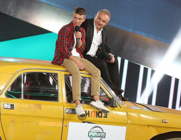 Житель Кольчугина Михаил Соловьев рассказал о своем монстр-траке, съемках в телевизионных проектах “Россия рулит!” и “Центральное телевидение”, а также о том, что происходит на ТВ-площадке, когда выключаются камеры