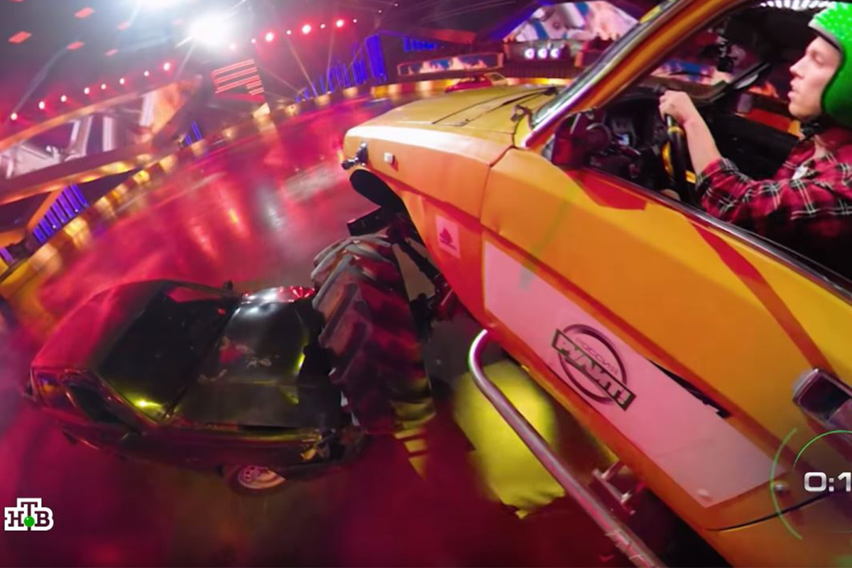 Житель Кольчугина Михаил Соловьев рассказал о своем монстр-траке, съемках в телевизионных проектах “Россия рулит!” и “Центральное телевидение”, а также о том, что происходит на ТВ-площадке, когда выключаются камеры