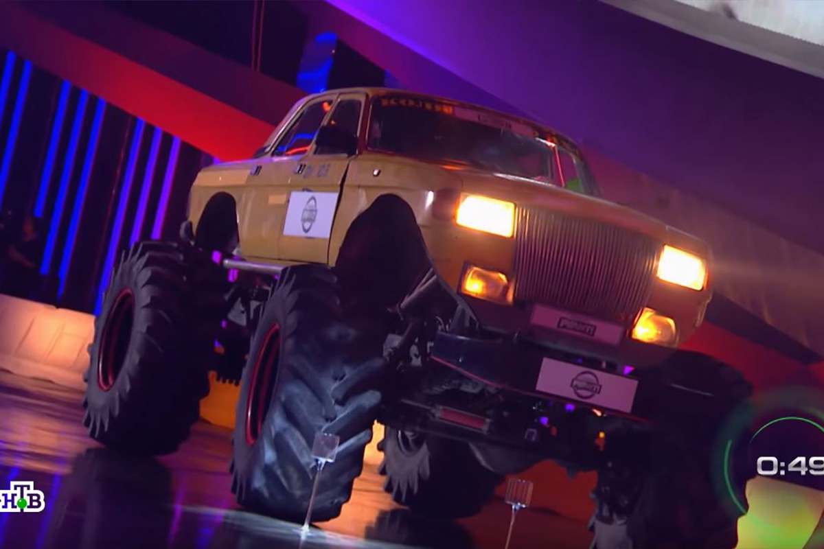 Житель Кольчугина Михаил Соловьев рассказал о своем монстр-траке, съемках в телевизионных проектах “Россия рулит!” и “Центральное телевидение”, а также о том, что происходит на ТВ-площадке, когда выключаются камеры