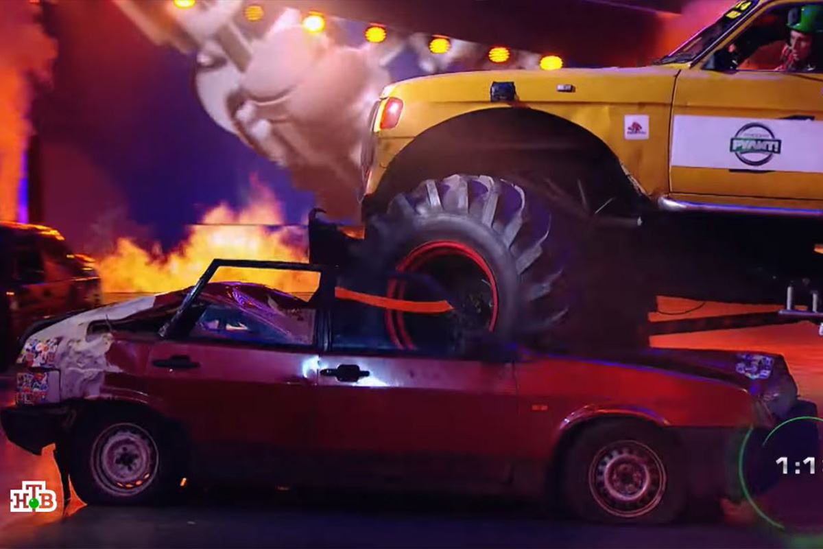 Житель Кольчугина Михаил Соловьев рассказал о своем монстр-траке, съемках в телевизионных проектах “Россия рулит!” и “Центральное телевидение”, а также о том, что происходит на ТВ-площадке, когда выключаются камеры