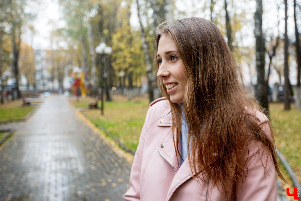 По скверу возле ДК молодежи прогулялась журналистка и мама троих детей Светлана Игошева. Она живет в этом районе всю жизнь и отмечает, что ей удалось многое узнать про данное историческое место «изнутри».