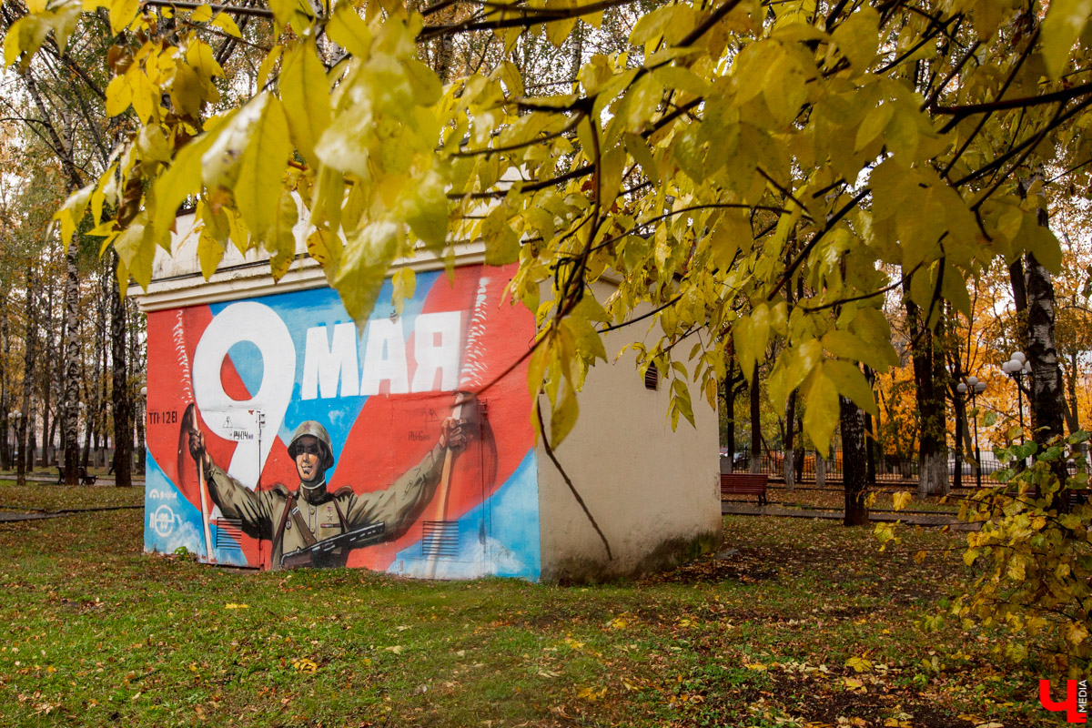 По скверу возле ДК молодежи прогулялась журналистка и мама троих детей Светлана Игошева. Она живет в этом районе всю жизнь и отмечает, что ей удалось многое узнать про данное историческое место «изнутри».