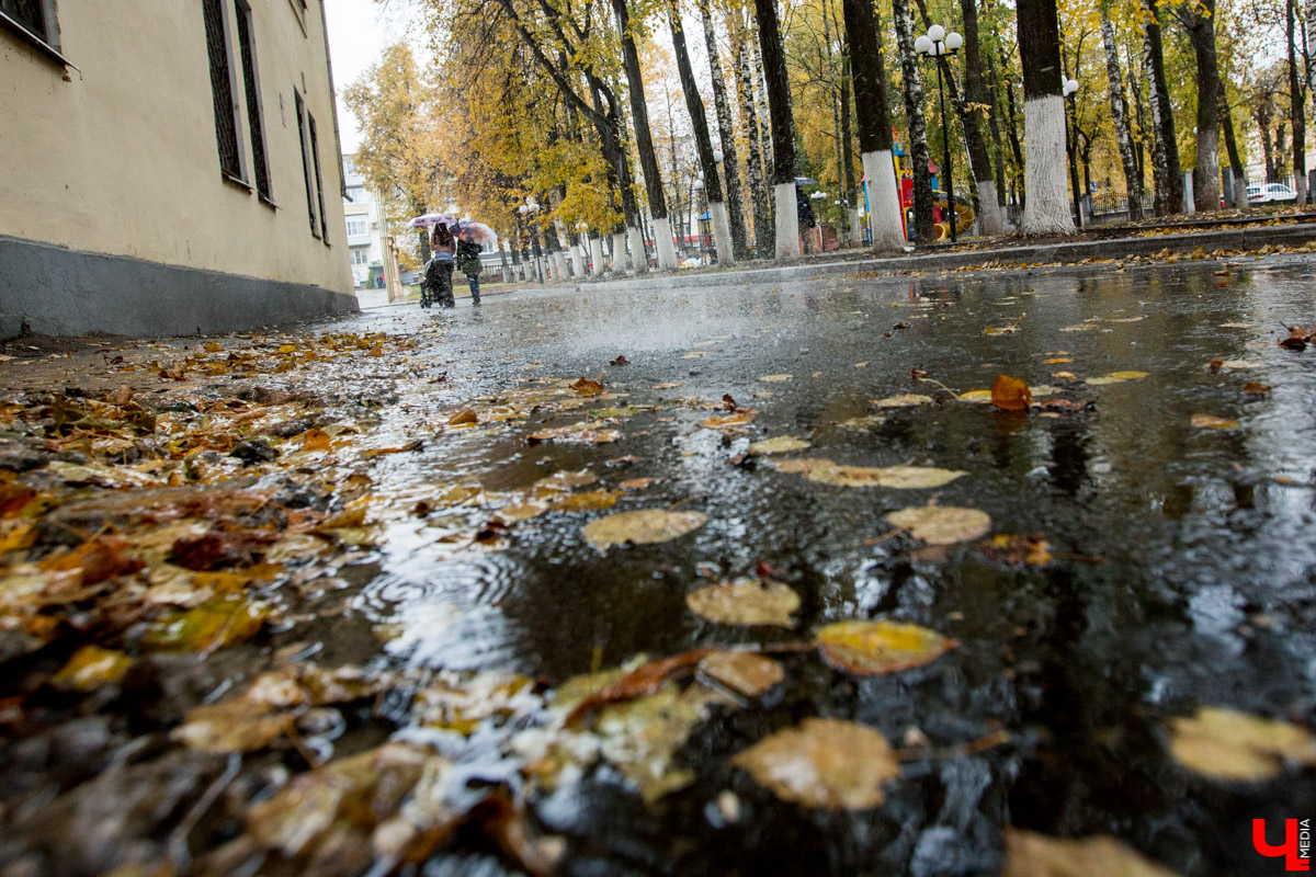 По скверу возле ДК молодежи прогулялась журналистка и мама троих детей Светлана Игошева. Она живет в этом районе всю жизнь и отмечает, что ей удалось многое узнать про данное историческое место «изнутри».