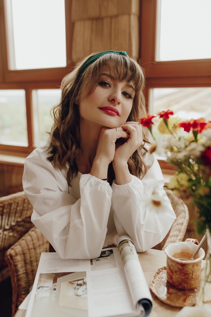 Эксперты-стилисты Мария Засорина и Александра Стрекоза вместе с фотографом Полиной Романычевой ведут проект “Это ты” - создают новые образы для героев