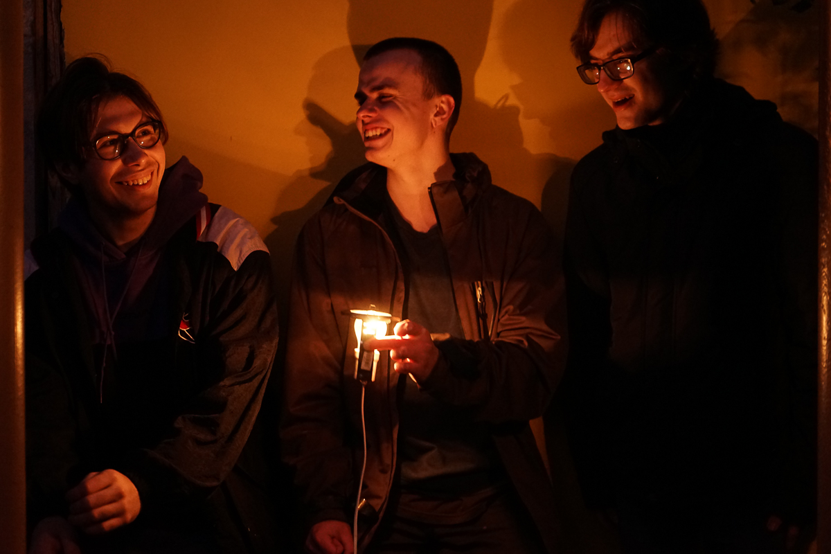 Сюрреализм, оксюмороны и осенний эмбиент (или пост-панк, или фьюжн). «Мертвый переулок» рассказали о своих странностях