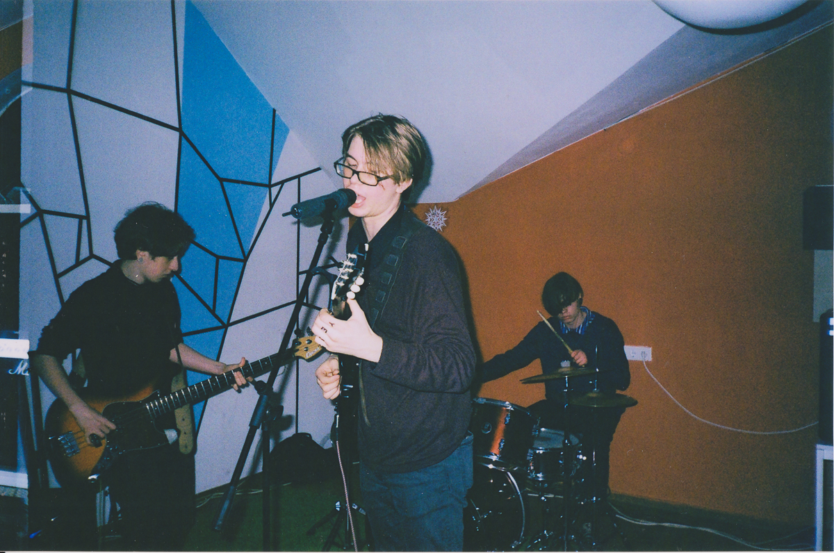 Сюрреализм, оксюмороны и осенний эмбиент (или пост-панк, или фьюжн). «Мертвый переулок» рассказали о своих странностях