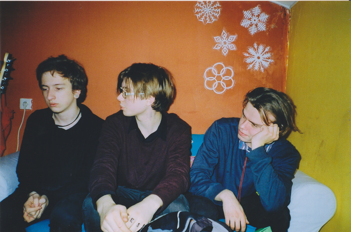 Сюрреализм, оксюмороны и осенний эмбиент (или пост-панк, или фьюжн). «Мертвый переулок» рассказали о своих странностях