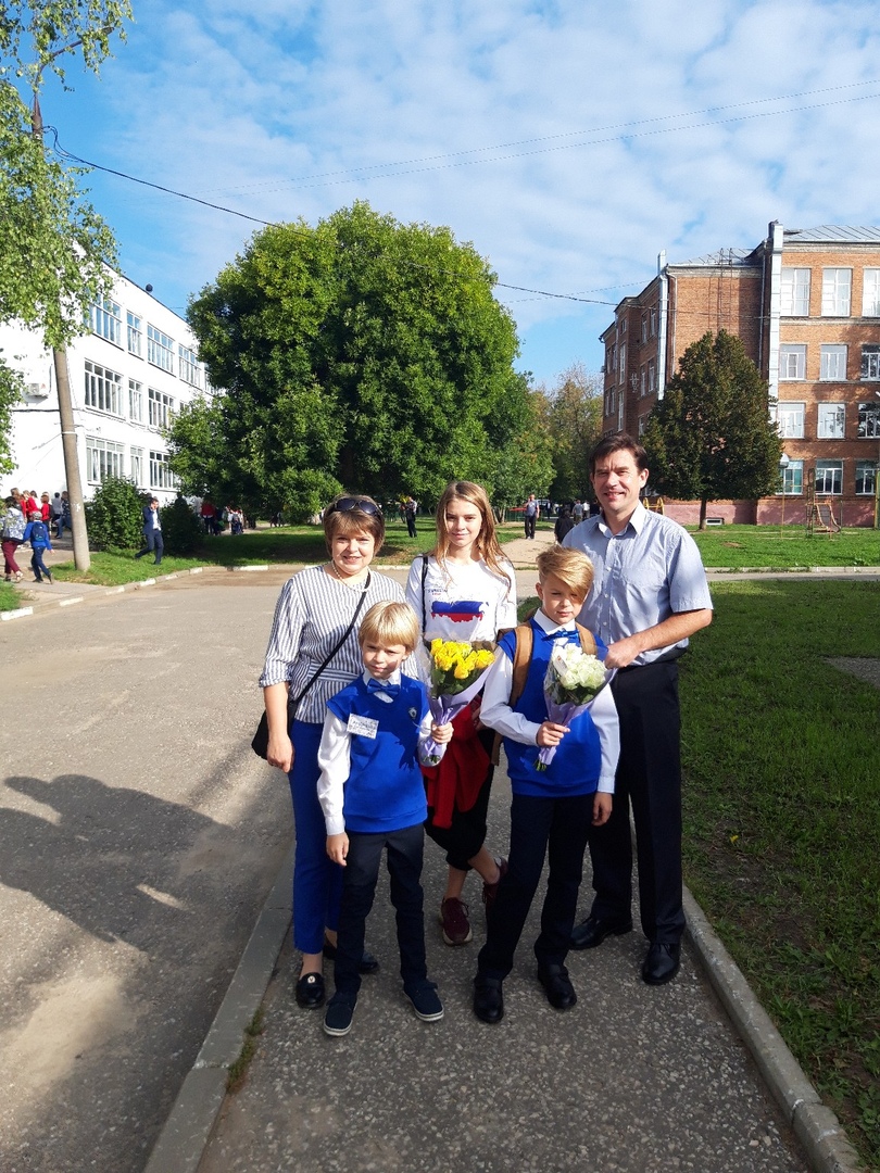 Папу в жизни никто не заменит! Об этом не понаслышке знают владимирские многодетные отцы. Они и расскажут нам сегодня, что является самым сложным, а что самым приятным в воспитании детей. И конечно, дадут совет - как стать своему ребенку хорошим папой