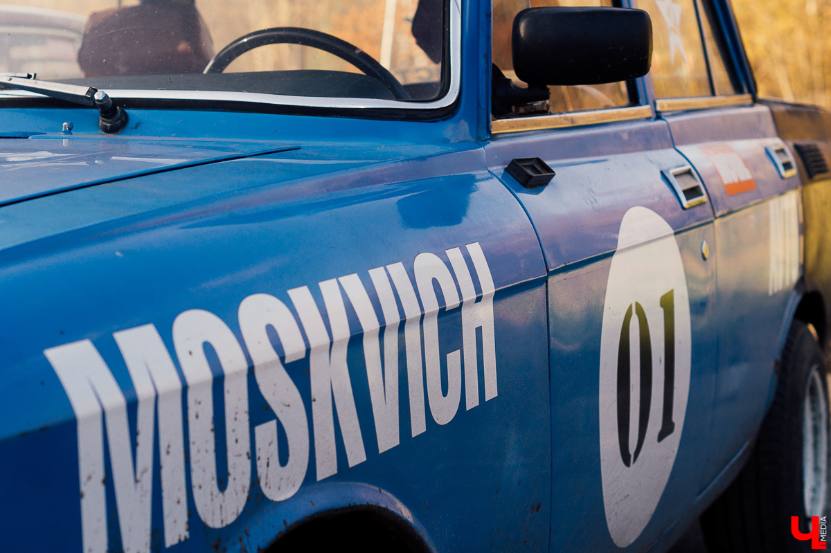 Если вы думаете, что «Жигули» - прошлый век, то посмотрите на чудеса, которые сотворили со своими машинами владимирские (и не только) умельцы. 12 октября на территории аэропорта Семязино они представили свои тюнингованные авто на фестивале «Боевая классика»