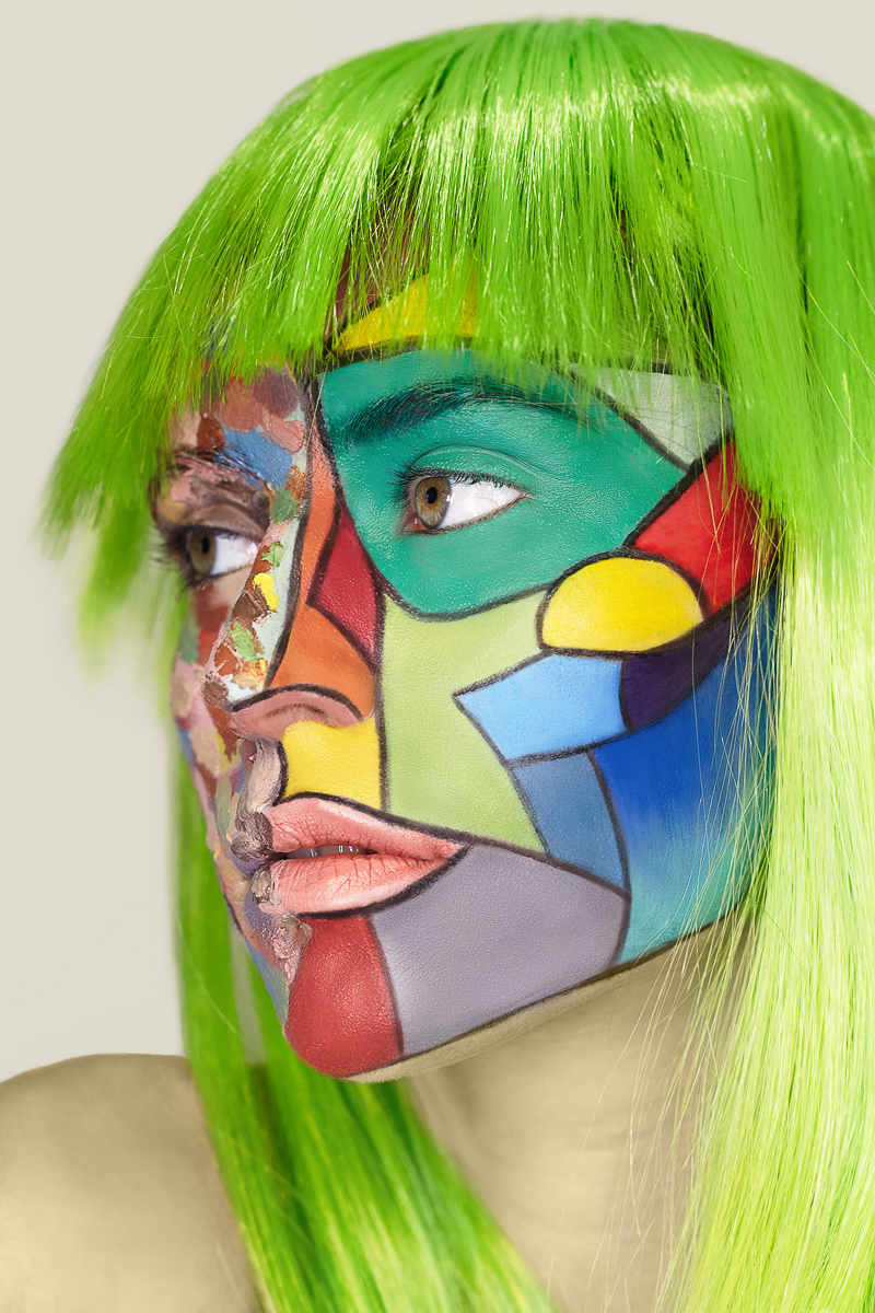  Владимирские мастера Ирина Копаченко и Елена Синтякова представили “Ключ-Медиа” свои работы в стиле бьюти-арт-фейс-креатива и поделились секретами их создания.