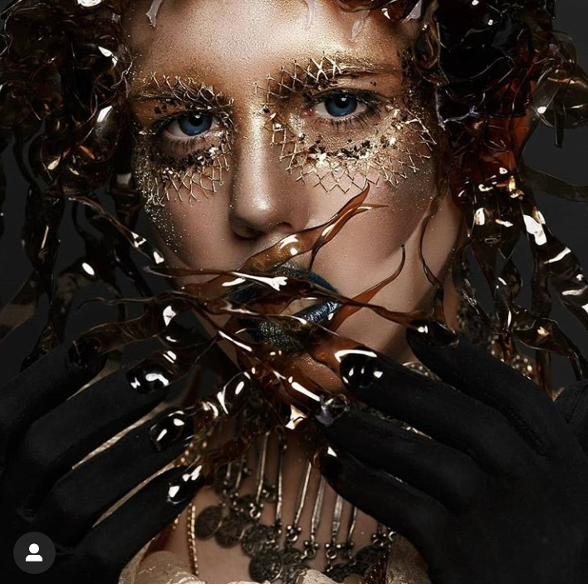  Владимирские мастера Ирина Копаченко и Елена Синтякова представили “Ключ-Медиа” свои работы в стиле бьюти-арт-фейс-креатива и поделились секретами их создания.