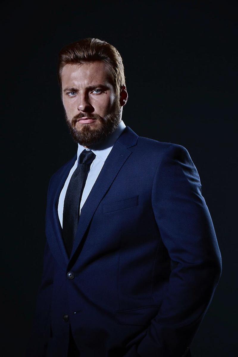 Александр Ломов уехал в столицу, чтобы осуществить мечту - играть в большом кино. Уже сейчас он работает на съемочных площадках с Буруновым, Фоменко, Охлобыстиным… А главное, не перестает мечтать