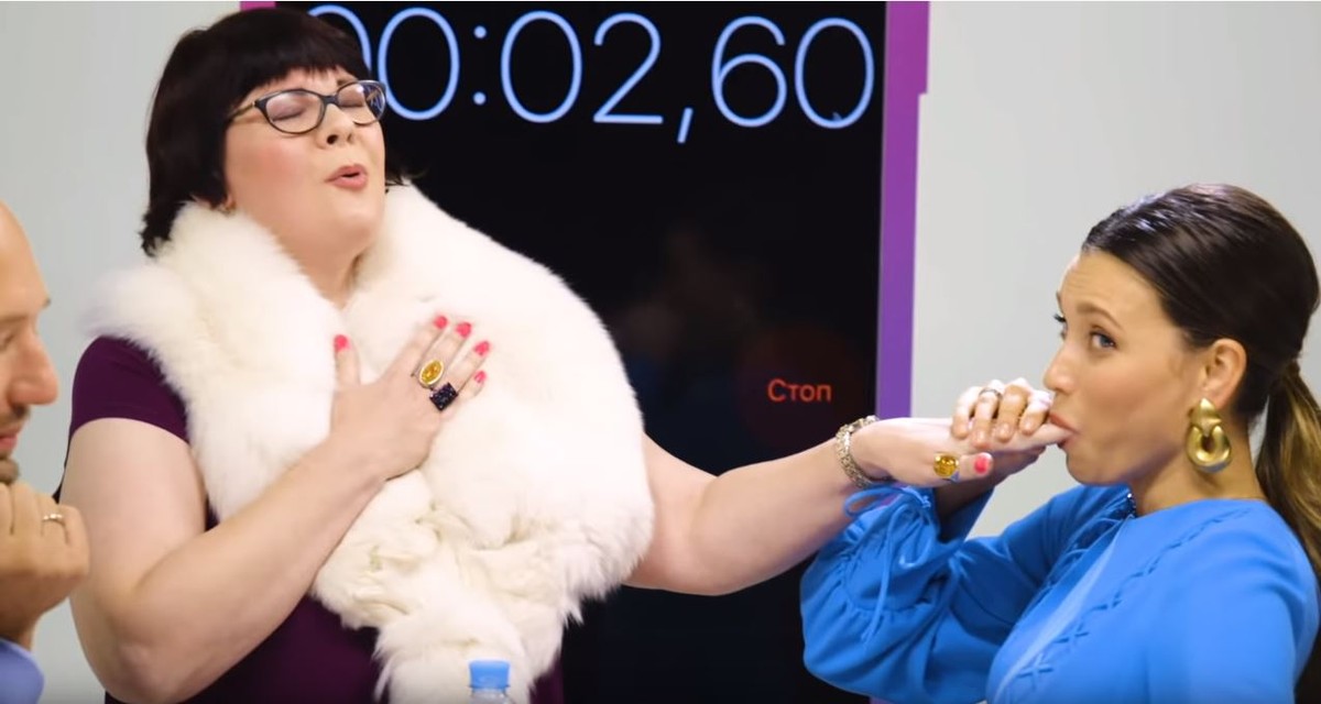 9 октября на популярном Ютуб-канале вышла программа “Comment Out” с участием Регины Тодоренко и Ильи Прусикина. А еще там засветилась наша землячка, актриса Ольга Ковалева. Именно она стала “наказанием” для телеведущей, а потом чуть было не получила из ее рук награду