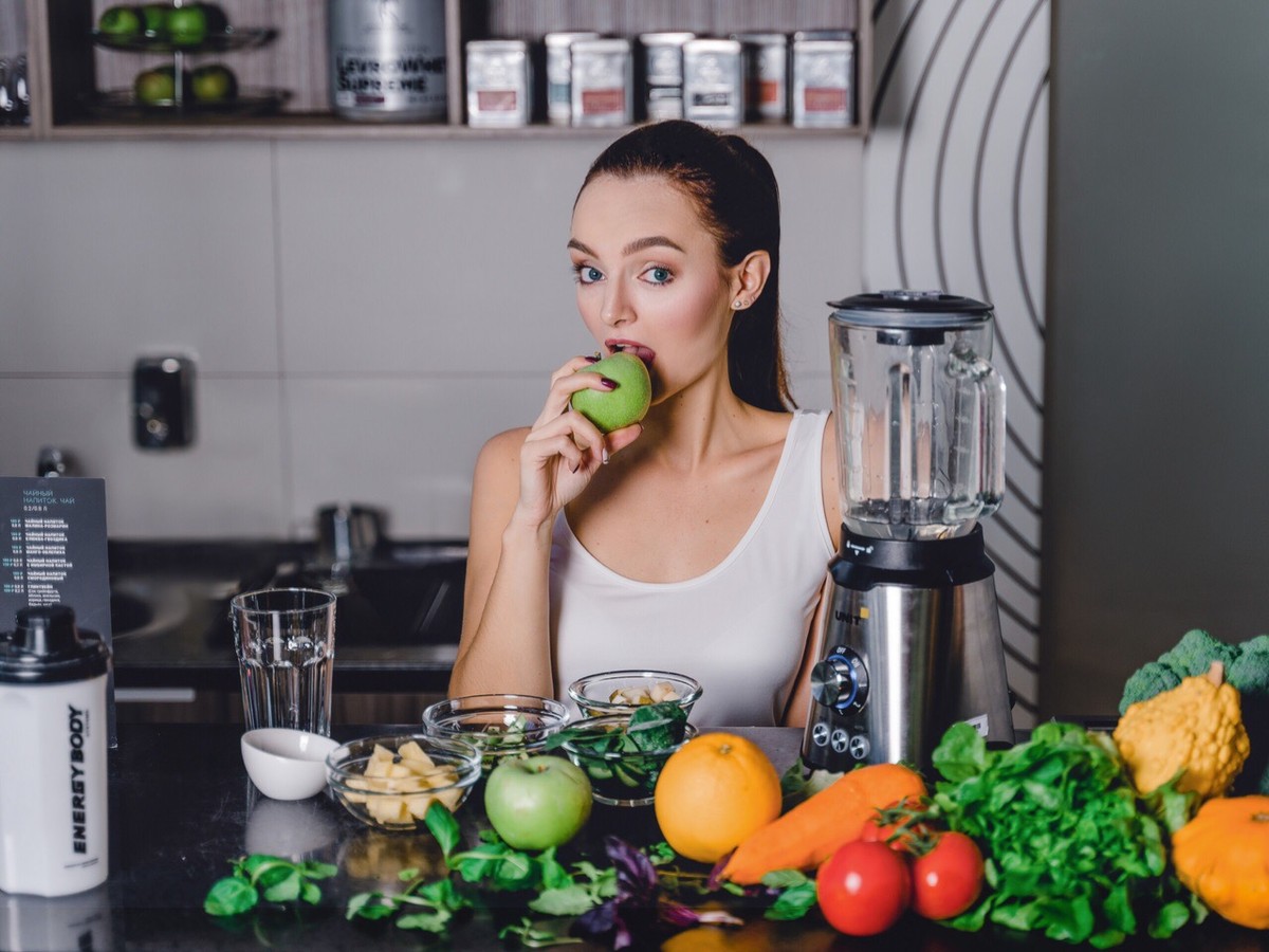 Сегодня в нашем конкурсе “Ключ на спорт” принимает участие Александра Некрасова - актриса, модель и домашний кондитер. Несмотря на свою вкусную профессию, девушка держит себя в прекрасной форме!