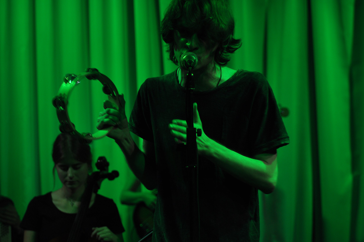 Психоделик-группа “ТММ” сменила название на “Подгôрод” и официально заявляет об уходе в отпуск. Напоследок они удивят - музыкально отобразят процесс своего творческого распада