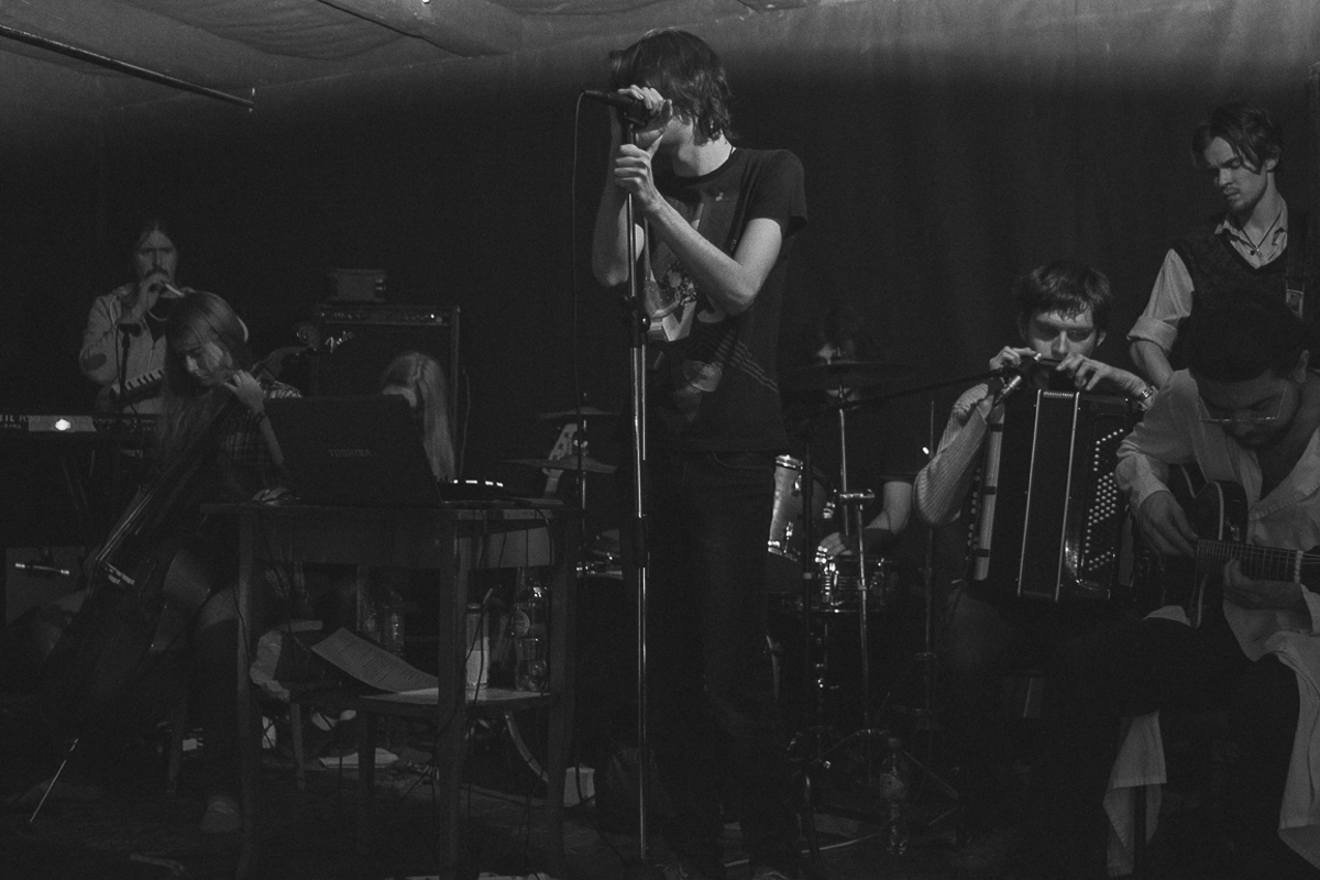 Психоделик-группа “ТММ” сменила название на “Подгôрод” и официально заявляет об уходе в отпуск. Напоследок они удивят - музыкально отобразят процесс своего творческого распада