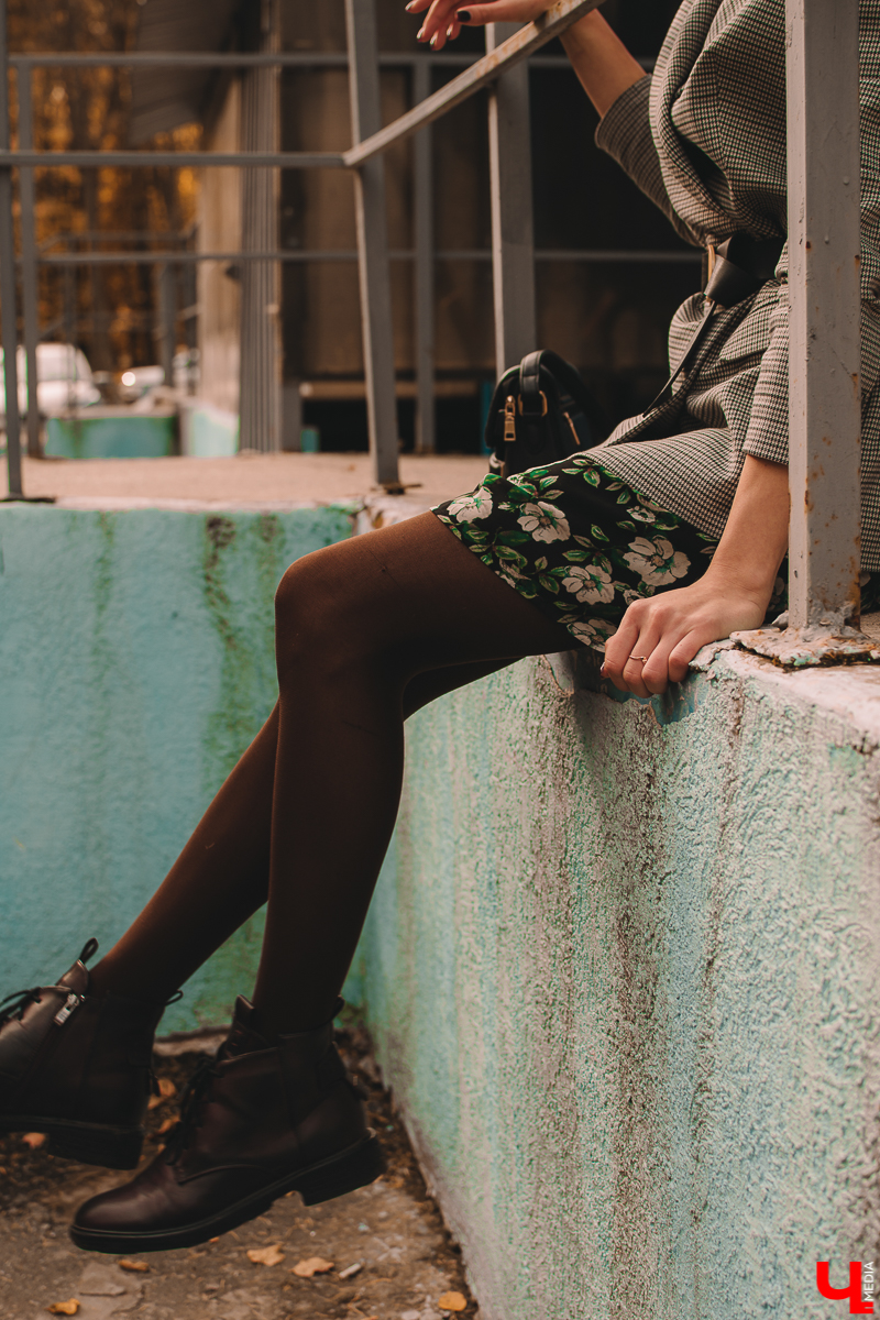 Мария Скосырева - программист, но это не значит, что ее гардероб ограничивается потертыми джинсами, мятыми рубашками и вытянутыми свитерами. Она работает в мужском коллективе, поэтому предпочитает выглядеть женственно и стильно