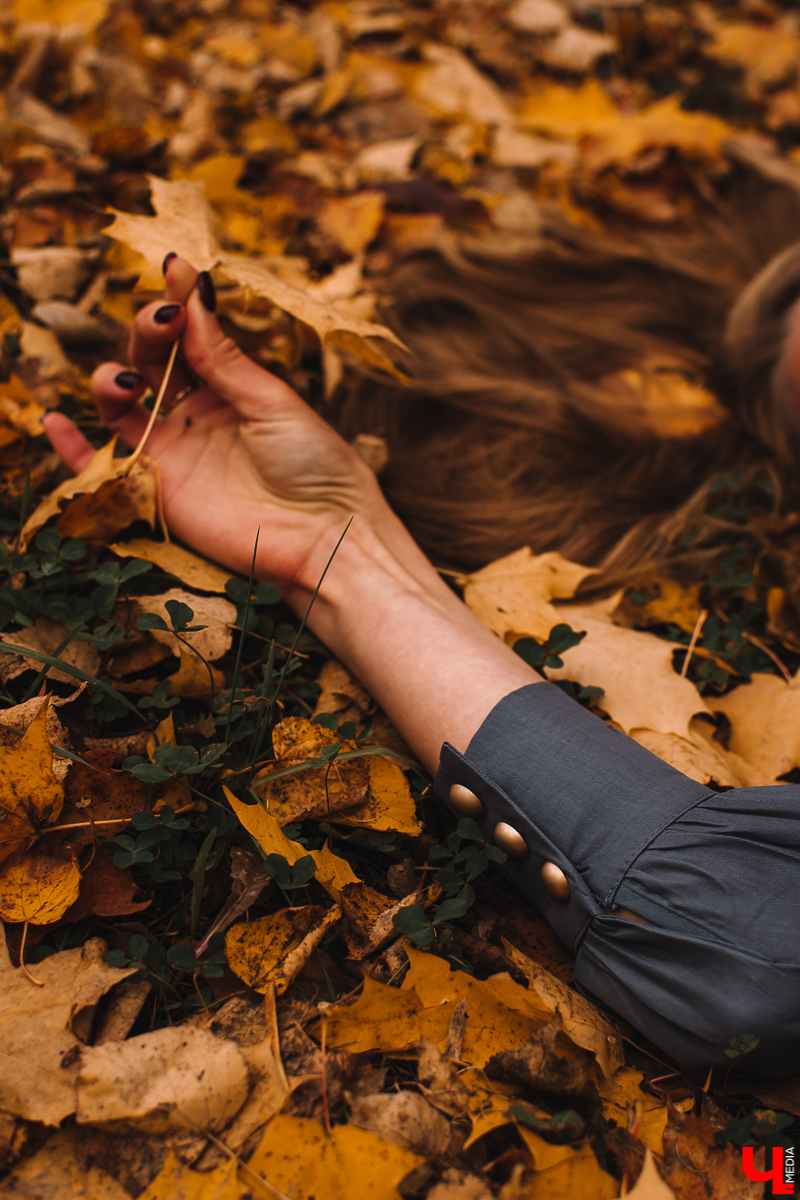 Мария Скосырева - программист, но это не значит, что ее гардероб ограничивается потертыми джинсами, мятыми рубашками и вытянутыми свитерами. Она работает в мужском коллективе, поэтому предпочитает выглядеть женственно и стильно