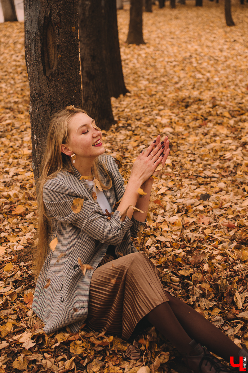 Мария Скосырева - программист, но это не значит, что ее гардероб ограничивается потертыми джинсами, мятыми рубашками и вытянутыми свитерами. Она работает в мужском коллективе, поэтому предпочитает выглядеть женственно и стильно