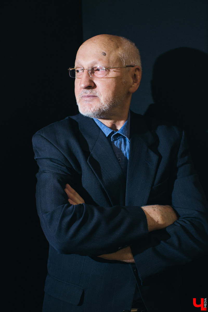 Актер и режиссер Владимир Лаптев вошел в число финалистов второго сезона шоу “Голос 60+”. Как проходили съемки? Как работалось с Боярским? Обо всем в эксклюзивном интервью