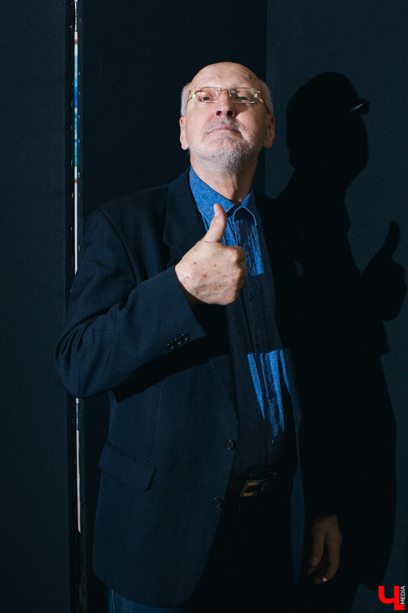 Актер и режиссер Владимир Лаптев вошел в число финалистов второго сезона шоу “Голос 60+”. Как проходили съемки? Как работалось с Боярским? Обо всем в эксклюзивном интервью