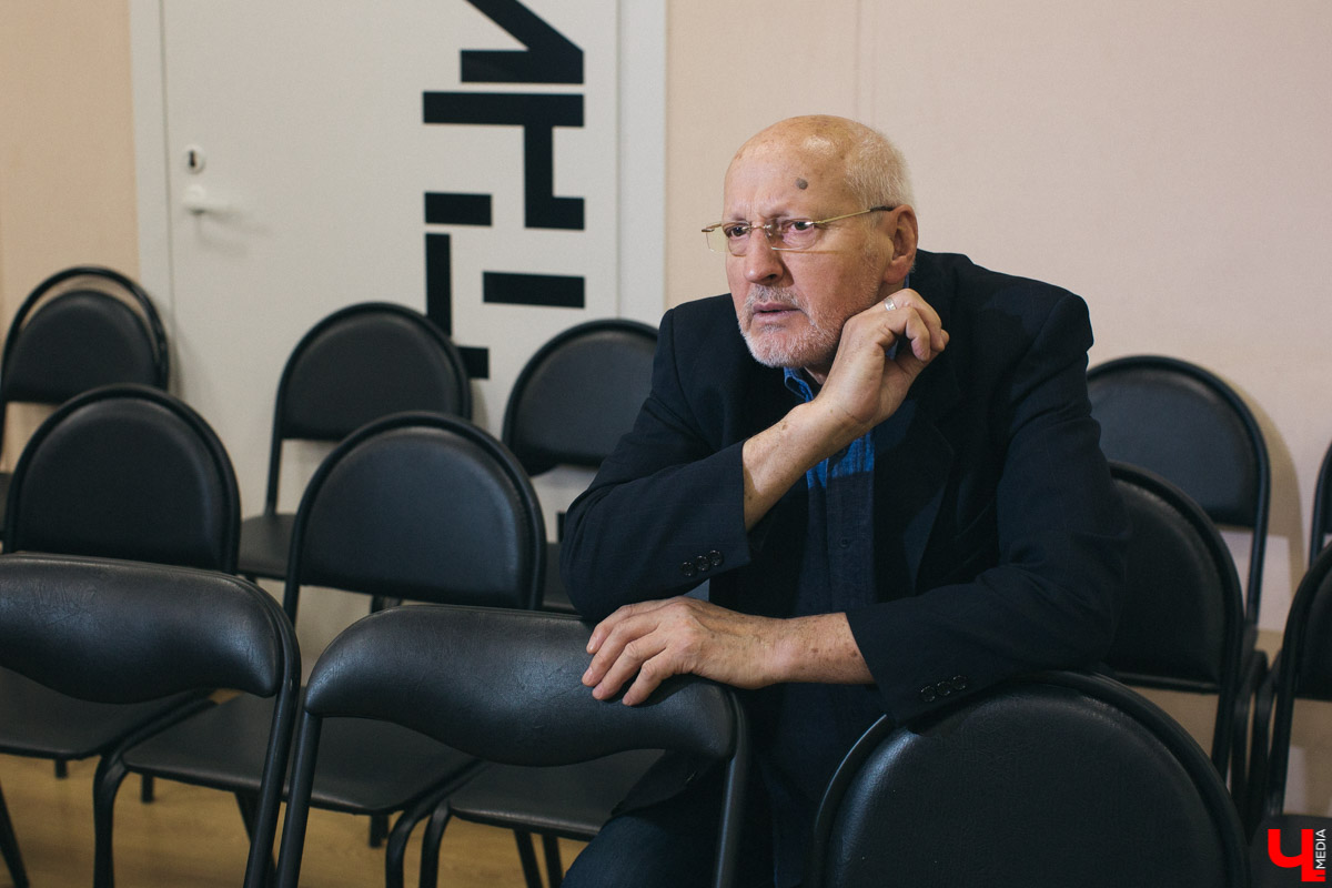 Актер и режиссер Владимир Лаптев вошел в число финалистов второго сезона шоу “Голос 60+”. Как проходили съемки? Как работалось с Боярским? Обо всем в эксклюзивном интервью