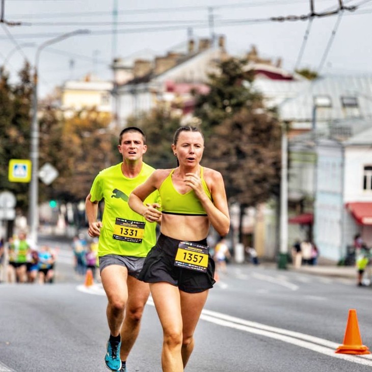 Приобщиться к спорту после покупки “умных часов”, порвать связку из-за нелепой случайности в автобусе, провести на дистанции целый день. Владимирские “железные люди” рассказывают о своем спортивном опыте