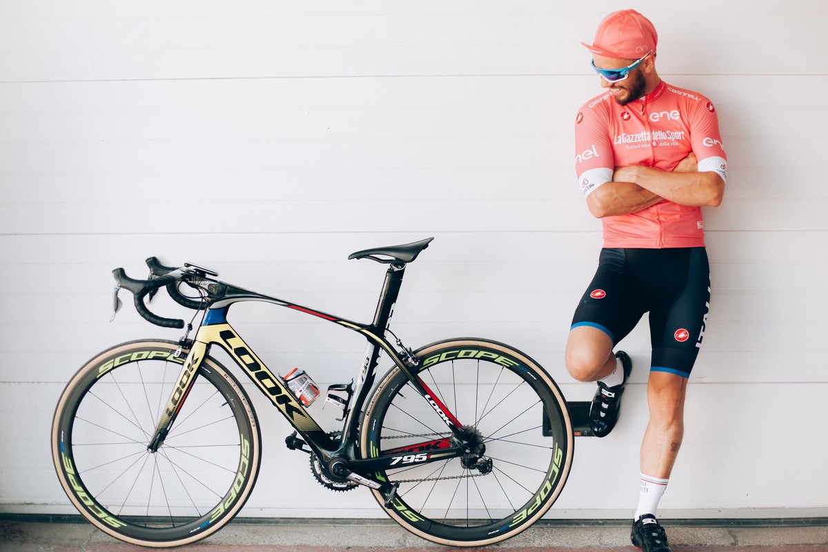 Приобщиться к спорту после покупки “умных часов”, порвать связку из-за нелепой случайности в автобусе, провести на дистанции целый день. Владимирские “железные люди” рассказывают о своем спортивном опыте