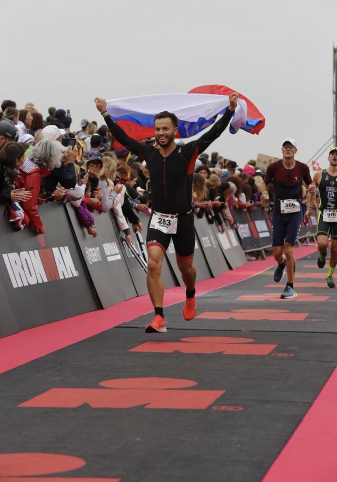 Приобщиться к спорту после покупки “умных часов”, порвать связку из-за нелепой случайности в автобусе, провести на дистанции целый день. Владимирские “железные люди” рассказывают о своем спортивном опыте