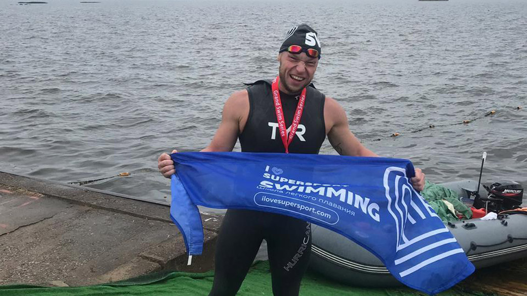 Приобщиться к спорту после покупки “умных часов”, порвать связку из-за нелепой случайности в автобусе, провести на дистанции целый день. Владимирские “железные люди” рассказывают о своем спортивном опыте