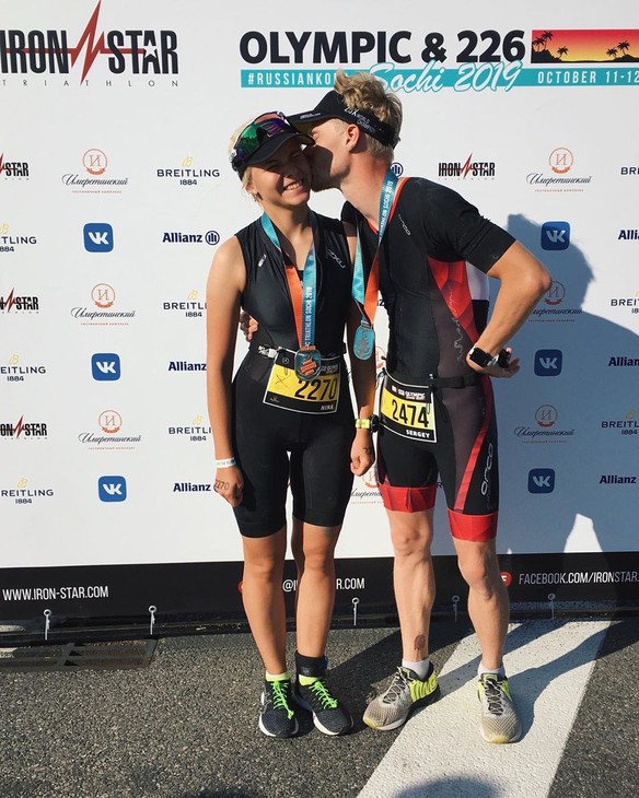 Приобщиться к спорту после покупки “умных часов”, порвать связку из-за нелепой случайности в автобусе, провести на дистанции целый день. Владимирские “железные люди” рассказывают о своем спортивном опыте