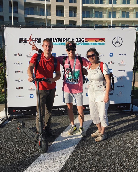 Приобщиться к спорту после покупки “умных часов”, порвать связку из-за нелепой случайности в автобусе, провести на дистанции целый день. Владимирские “железные люди” рассказывают о своем спортивном опыте