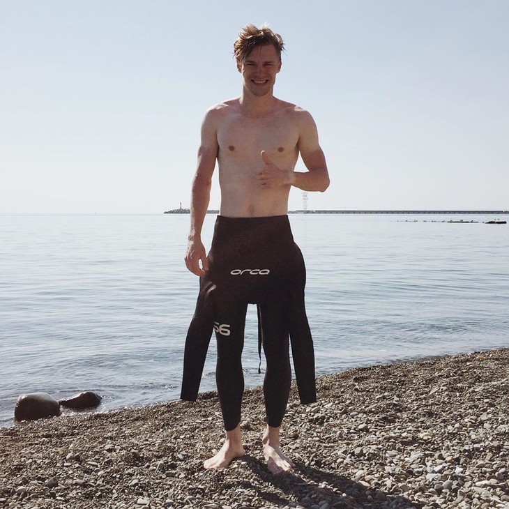 Приобщиться к спорту после покупки “умных часов”, порвать связку из-за нелепой случайности в автобусе, провести на дистанции целый день. Владимирские “железные люди” рассказывают о своем спортивном опыте