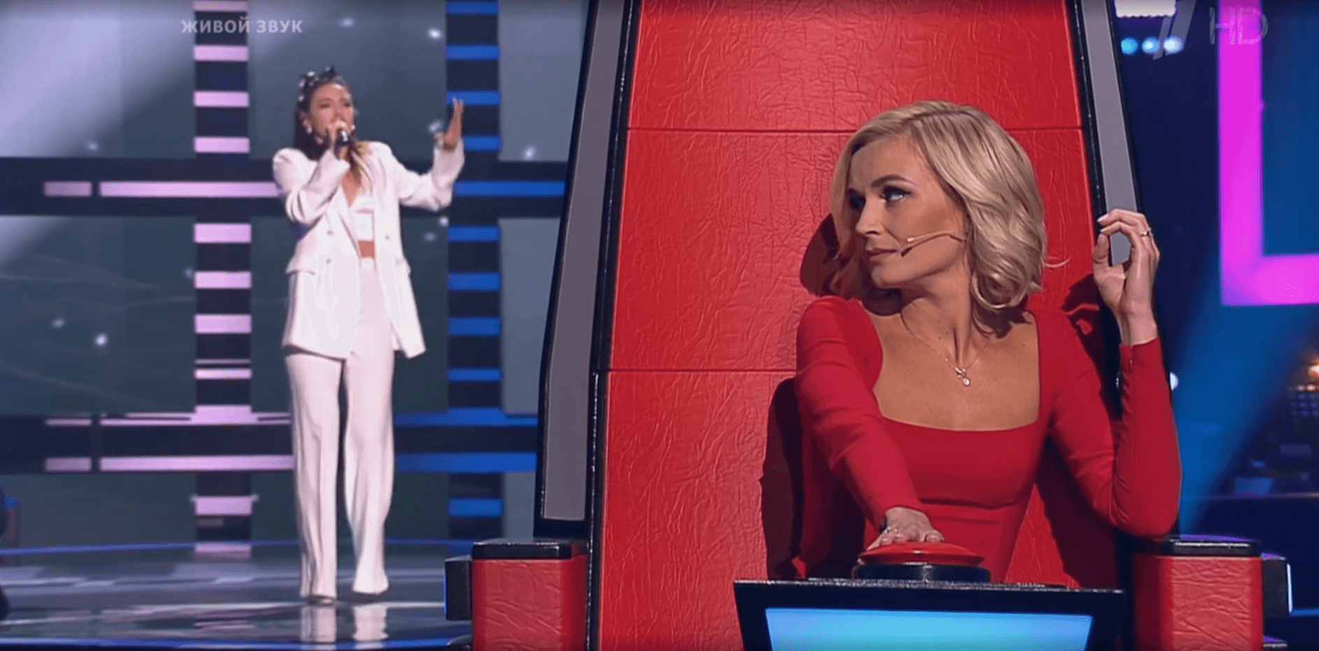 17-летняя Алана Чочиева прошла “слепые прослушивания” в восьмой сезон популярного шоу “Голос”. Программа с участием жительницы Владимира вышла в эфир 18 октября. Заветную красную кнопку нажали все четверо судей. Алана поделилась с “Ключ-Медиа”, что испытала в этот момент