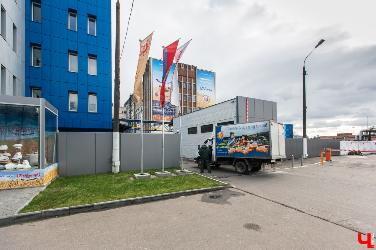 Владимирский хлебокомбинат отметил 90-летие. К празднику предприятие подготовило подарок для горожан - установили уникальный памятник