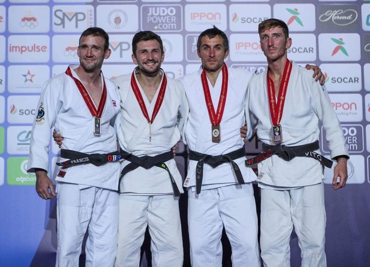 На днях в Марокко завершился чемпионат мира по дзюдо среди мастеров, где 32-летний владимирец Максим Кузьмин завоевал «золото» и стал чемпионом мира. Мы пообщались со спортсменом и тренером ДЮСШ «Дзюдо-88», как только он вернулся в Россию