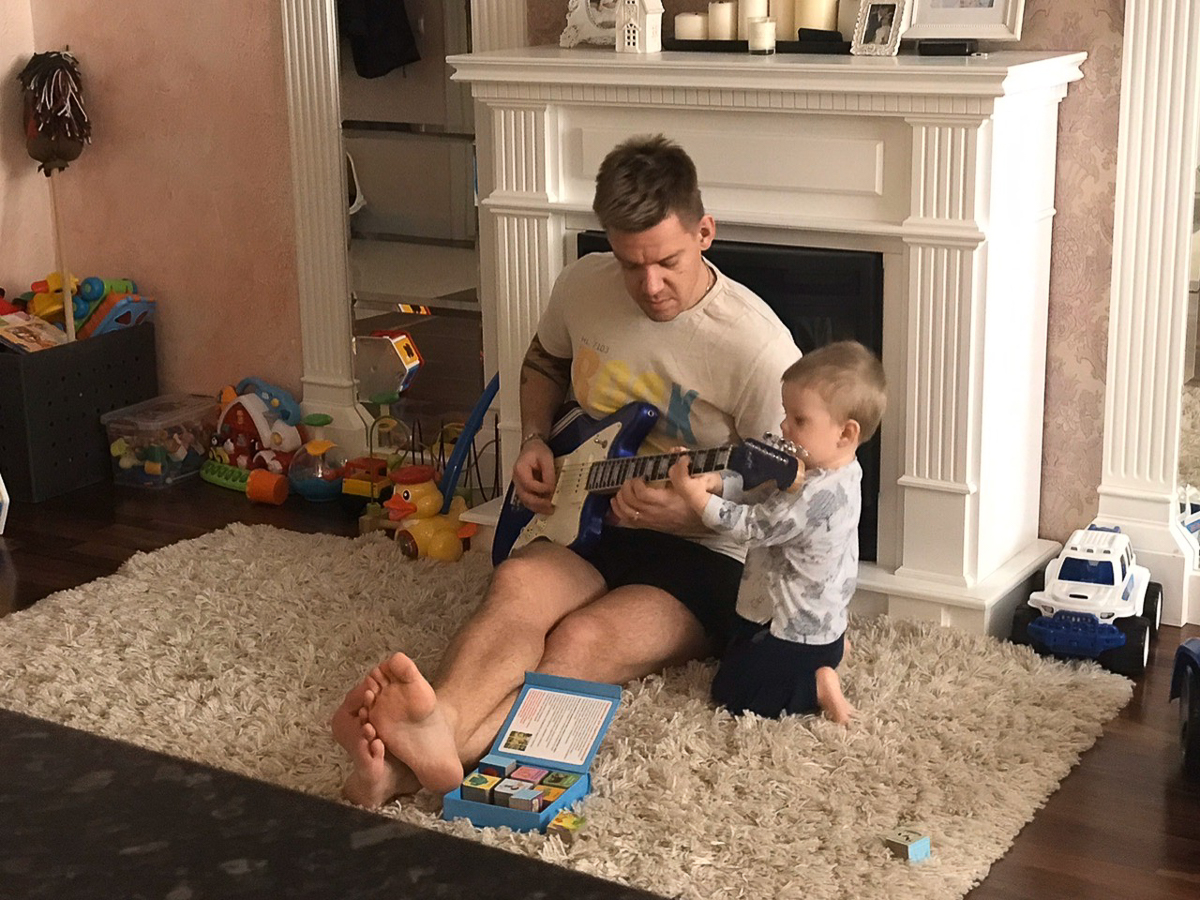 Поклонницы, постоянные репетиции, бесконечный поиск звучаний. Девушки владимирских музыкантов из «Bosphorus night», «AMPLIFE», «MORE» и «Глазированной пихты» рассказывают, каково быть спутницей рокера