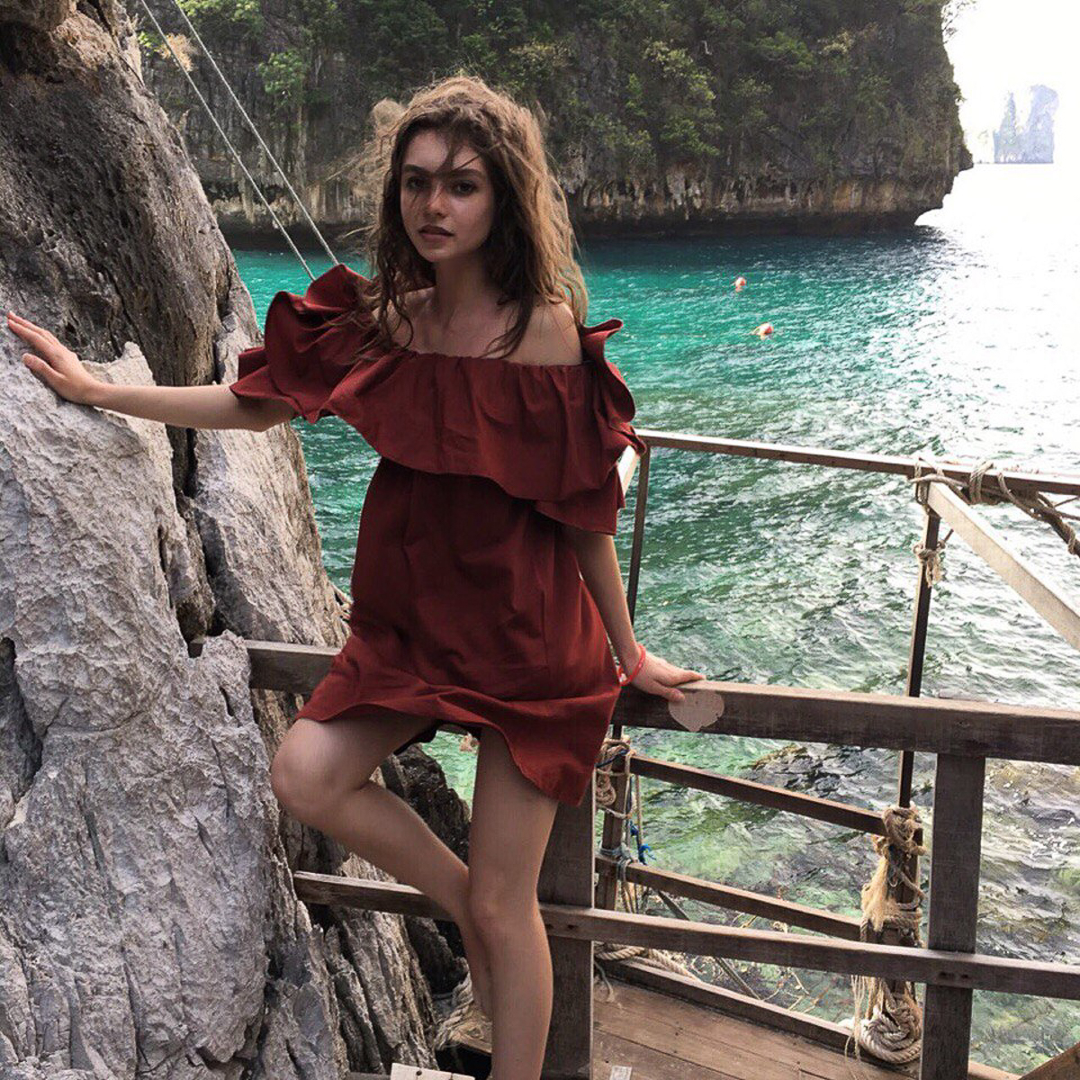 Поклонницы, постоянные репетиции, бесконечный поиск звучаний. Девушки владимирских музыкантов из «Bosphorus night», «AMPLIFE», «MORE» и «Глазированной пихты» рассказывают, каково быть спутницей рокера