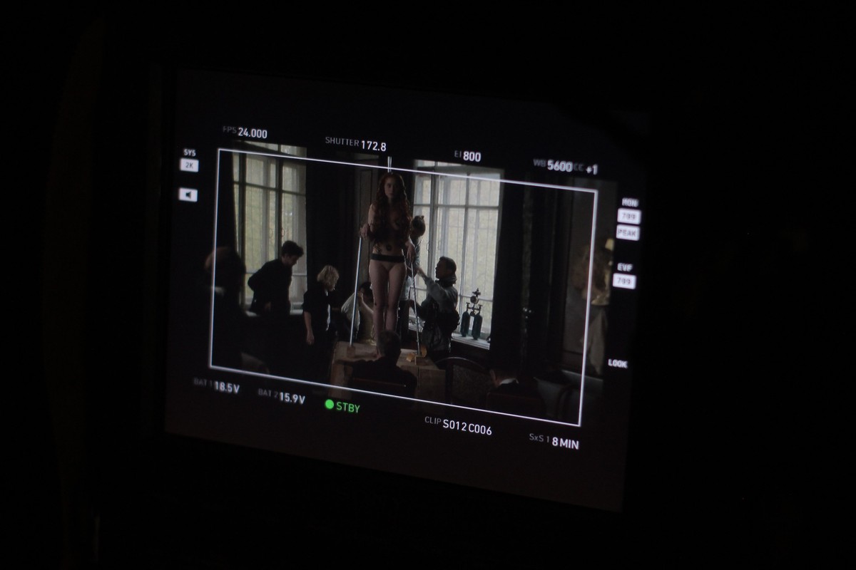 Коля Лупанов - обычный парень из Костерево, случайно попавший во ВГИК. А теперь работающий над известными сериалами для Первого и ТВЦ, рекламой известных брендов и настоящим кино. Первый его фильм - “Механика” зафестивалил на мировом уровне, второй вот-вот выйдет в свет