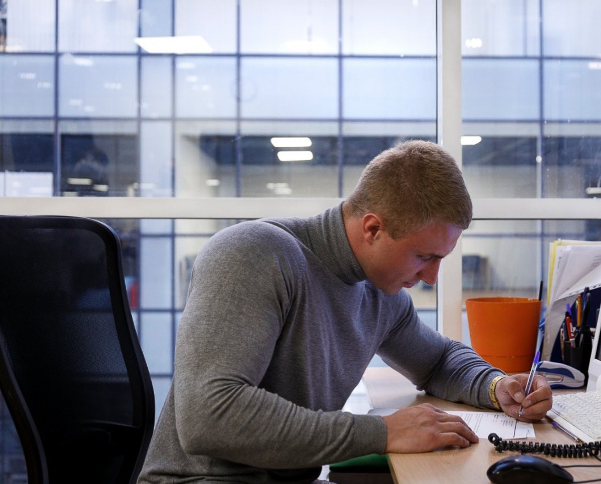 Никита Анисимов из Гусь-Хрустального стал участником реалити-шоу “План Б” на ТНТ. Далось ему это нелегко, за место под солнцем пришлось побороться, зато теперь 24-летний молодой человек может попытаться построить отношения с Ольгой Бузовой. Подробнее обо всем он рассказал нашему изданию