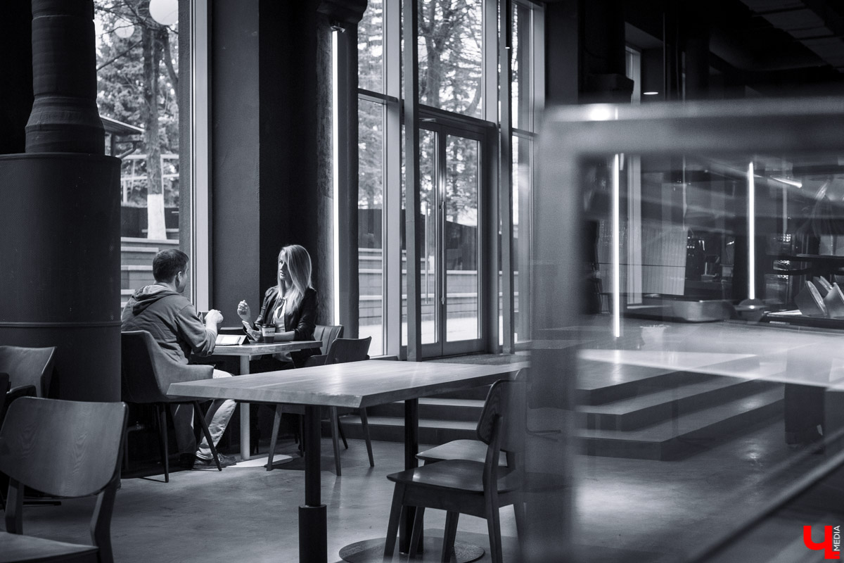 Для владимирского фотографа Марии Сидоровой большое значение имело качество съемки при выборе телефона. Мы испытали вместе с ней Apple iPhone 11 Pro Max