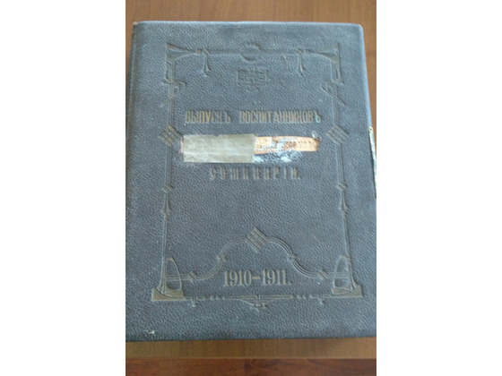 Живописный плафон из Муромцева, иконоскоп Зворыкина, оборудование Черникеева и другие уникальные экспонаты хранятся в самом “сердце” Владимиро-Суздальского музея-заповедника. Нам удалось взглянуть на них