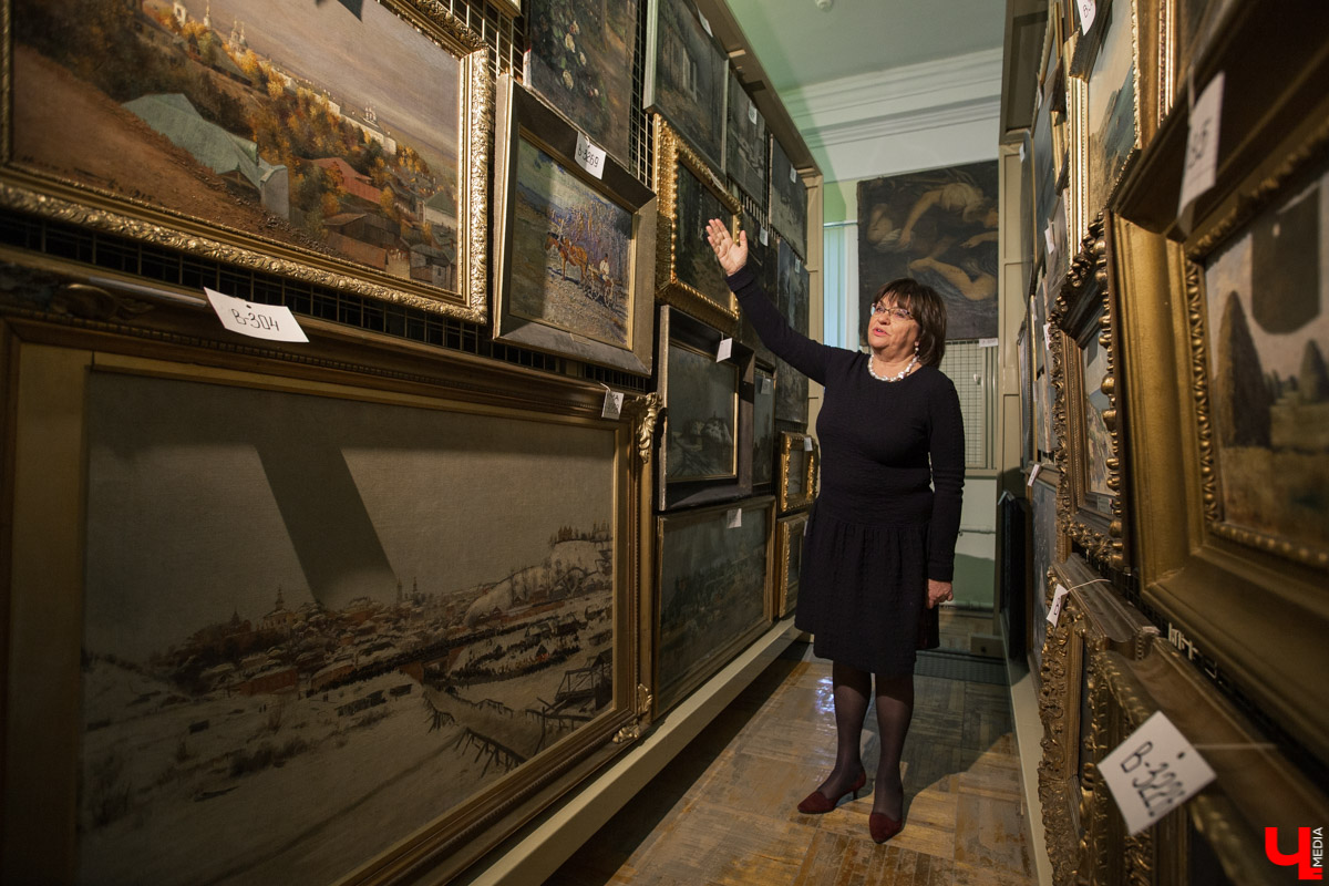 Живописный плафон из Муромцева, иконоскоп Зворыкина, оборудование Черникеева и другие уникальные экспонаты хранятся в самом “сердце” Владимиро-Суздальского музея-заповедника. Нам удалось взглянуть на них