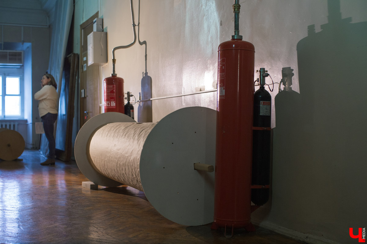 Живописный плафон из Муромцева, иконоскоп Зворыкина, оборудование Черникеева и другие уникальные экспонаты хранятся в самом “сердце” Владимиро-Суздальского музея-заповедника. Нам удалось взглянуть на них