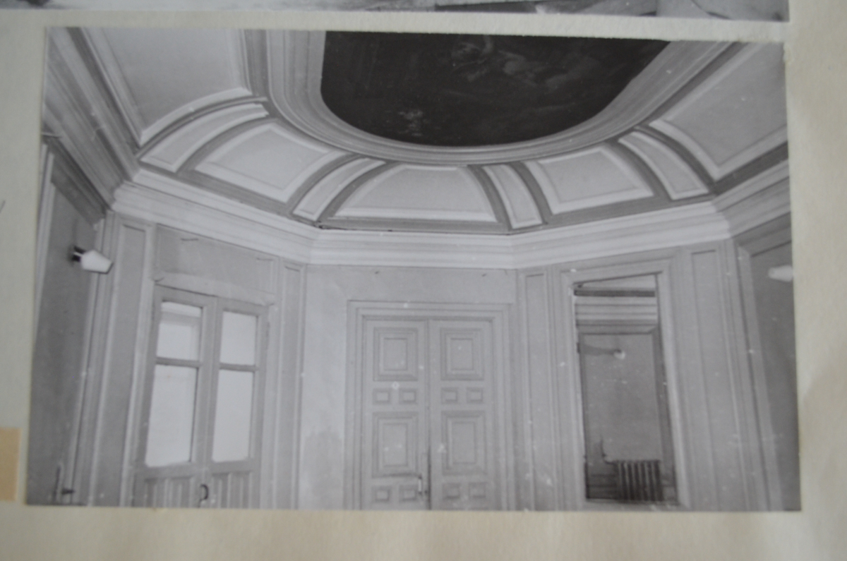 Живописный плафон из Муромцева, иконоскоп Зворыкина, оборудование Черникеева и другие уникальные экспонаты хранятся в самом “сердце” Владимиро-Суздальского музея-заповедника. Нам удалось взглянуть на них