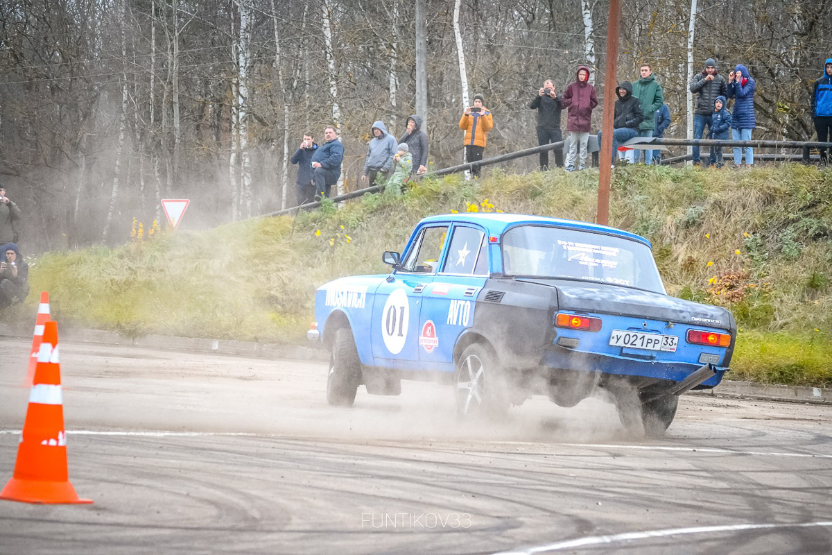 В минувшее воскресенье во Владимире завершился третий этап кубка области по автомногоборью “Автослалом”. Это было ярко, зрелищно и, самое главное, — результативно. 35 участников продемонстрировали свои способности вождения на специальной трассе. Соревновались как мужчины, так и женщины. Все на своем личном транспорте
