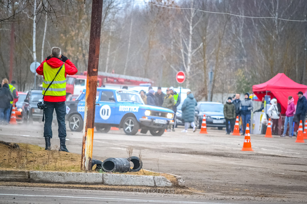 В минувшее воскресенье во Владимире завершился третий этап кубка области по автомногоборью “Автослалом”. Это было ярко, зрелищно и, самое главное, — результативно. 35 участников продемонстрировали свои способности вождения на специальной трассе. Соревновались как мужчины, так и женщины. Все на своем личном транспорте