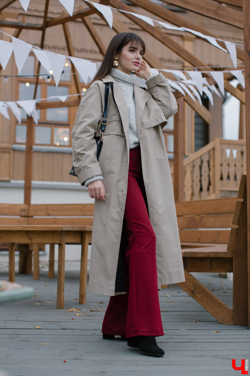 Владимирский художник-иллюстратор Ольга Ларюкова доказала три “теоремы” стиля. Первая: серый объемный свитер можно сочетать с чем угодно. Вторая: кожаные шорты могут выглядеть не менее женственно, чем юбки и платья. Третья: аксессуары играют в образе чуть ли не самую важную роль