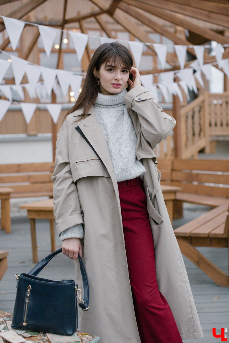 Владимирский художник-иллюстратор Ольга Ларюкова доказала три “теоремы” стиля. Первая: серый объемный свитер можно сочетать с чем угодно. Вторая: кожаные шорты могут выглядеть не менее женственно, чем юбки и платья. Третья: аксессуары играют в образе чуть ли не самую важную роль